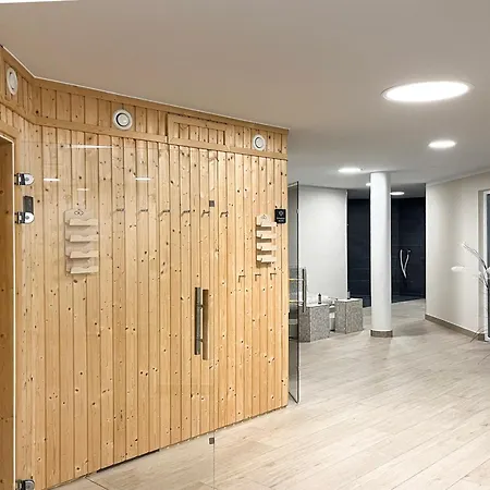Baltischer Hof 28 *